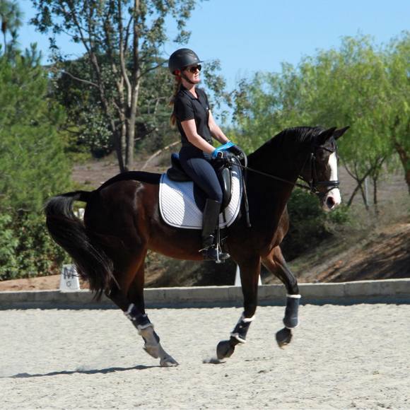 Profile Picture of Robyn Schoelkopf (@rschoelkopf22) on Poshmark