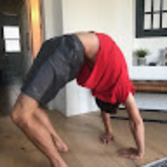 Profile Picture of Izack Vandenbos (@izackvandenbos) on Poshmark