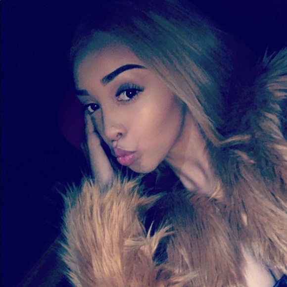 Profile Picture of Lisa Mcadams (@imlisanirel) on Poshmark