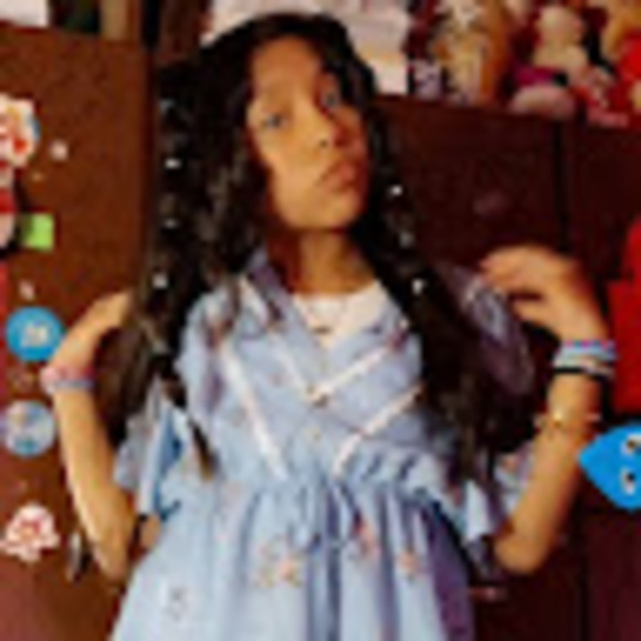 Profile Picture of Kathereen Velasquez (@kathereen_24) on Poshmark