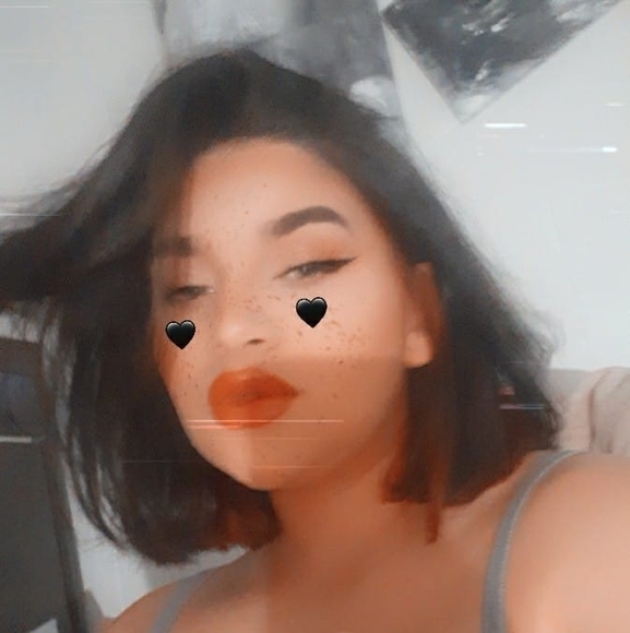 Profile Picture of Leah Rosa (@realistrosa) on Poshmark