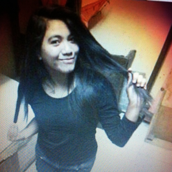 Profile Picture of Girly Warth (@feb12) on Poshmark