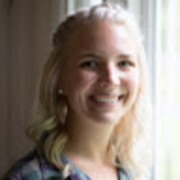 Profile Picture of Andrea Kaniuka (@andreakaniuka) on Poshmark