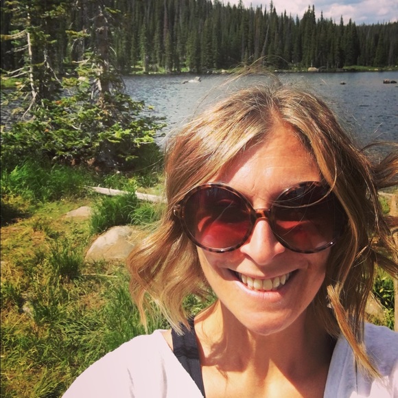 Profile Picture of Kara Kinyon (@karakinyon) on Poshmark