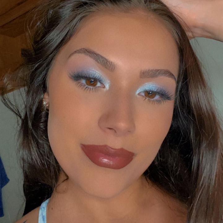 Profile Picture of   _valerielynn_... (@_valerielynn_) on Tiktok