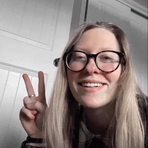 Profile Picture of Emily Quinn (@emilyquinn974) on Poshmark