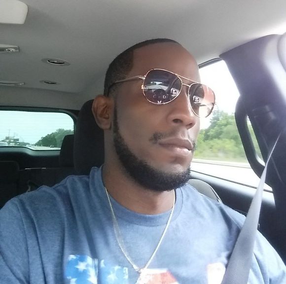 Edward Sylvester - Poshmark Profile Picture of Edward Sylvester (@edwardsylvester) on Poshmark