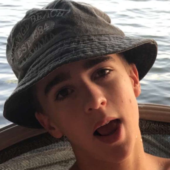 Profile Picture of Eythan Foxworth (@eythanfoxy) on Poshmark