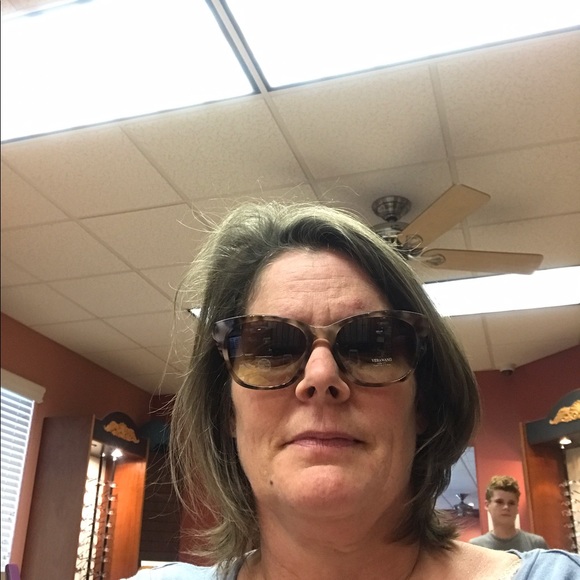 Profile Picture of Patricia Heeshberger (@abijake12) on Poshmark