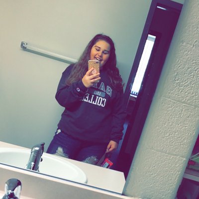 Profile Picture of Savanna (@savannairvine17) on Twitter