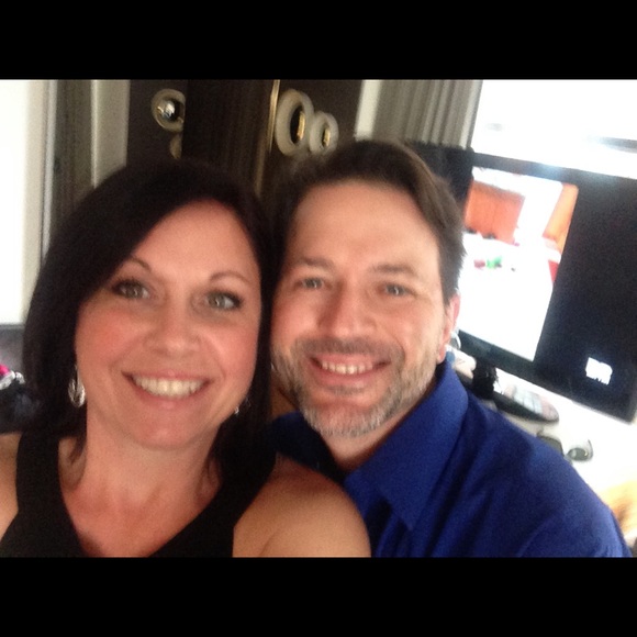 Profile Picture of Melanie Heath (@melanieheath) on Poshmark