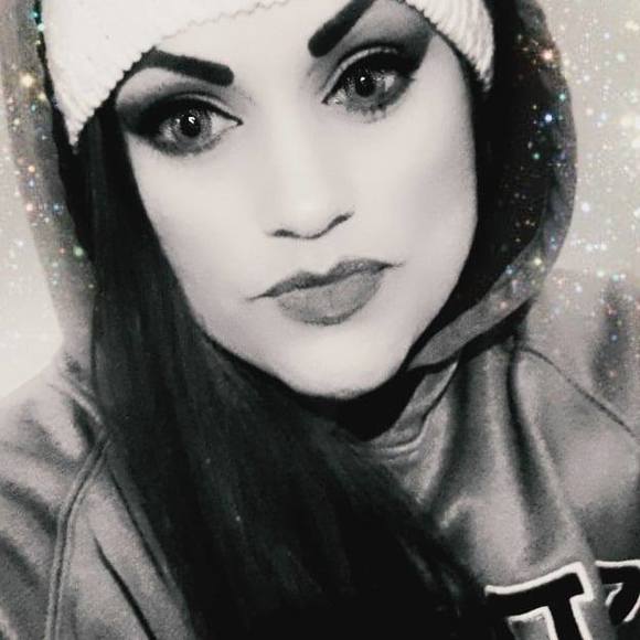 Profile Picture of Gina Hedricks (@lovelygina210) on Poshmark