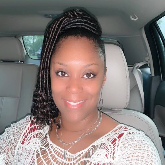 Profile Picture of Alecia Adams (@aleciaadams428) on Poshmark