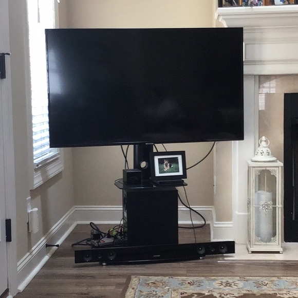 Profile Picture of Tony Bacchiocchi (@tonybacchiocchi) on Poshmark