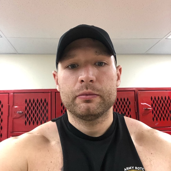 Profile Picture of Dustin Gilliam (@gilliam88) on Poshmark
