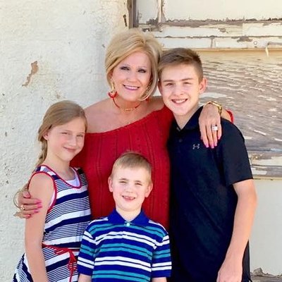 Profile Picture of Dixie Crouch (@CrouchDixie) on Twitter