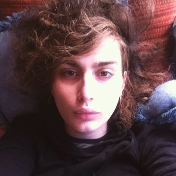 Profile Picture of Zoe Stiller (@xartemisiax) on Poshmark