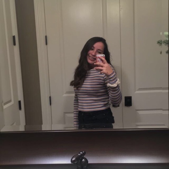 Profile Picture of Capricapriece Crespin (@capcrespp) on Poshmark