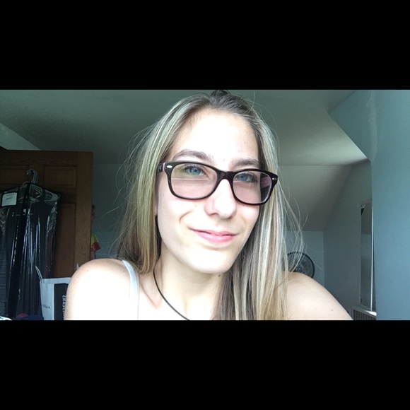 Profile Picture of Sidney Mozzer (@sidneymozzer12) on Poshmark