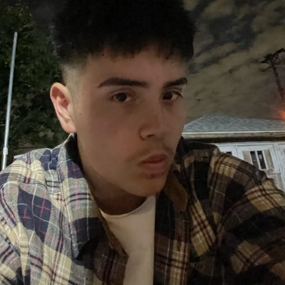 Profile Picture of Daniel Corona (@dannycorona928) on Poshmark