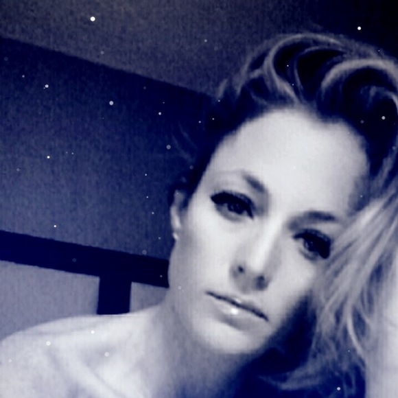 Profile Picture of Brianne Mckinstrie (@brithefox) on Poshmark