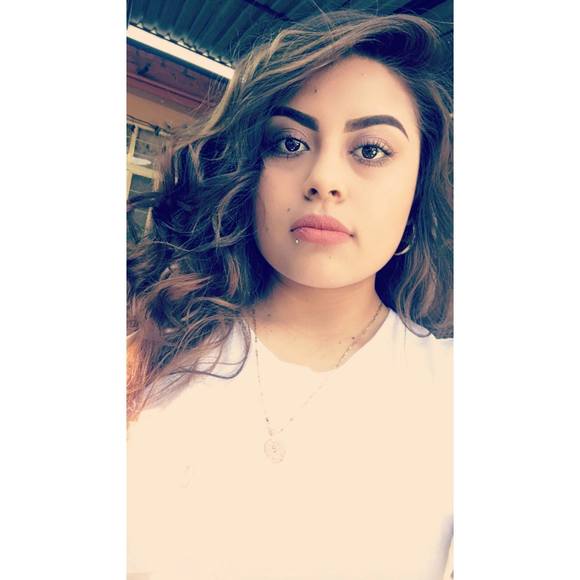 Profile Picture of Liz Olvera (@liz1998olvera) on Poshmark