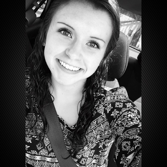 Profile Picture of Kendra Holliger (@kendran) on Poshmark