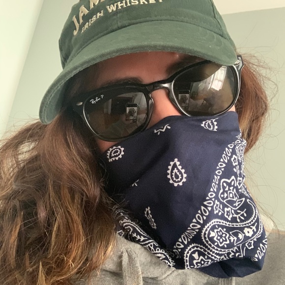Profile Picture of Valerie Barthell (@valeriebarthell) on Poshmark