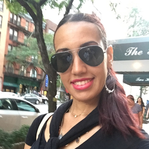 Profile Picture of Giselle Alonso (@gisi1986) on Poshmark