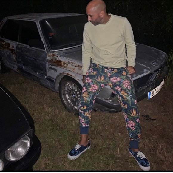 Profile Picture of Peter Glaros (@glaroscloset) on Poshmark