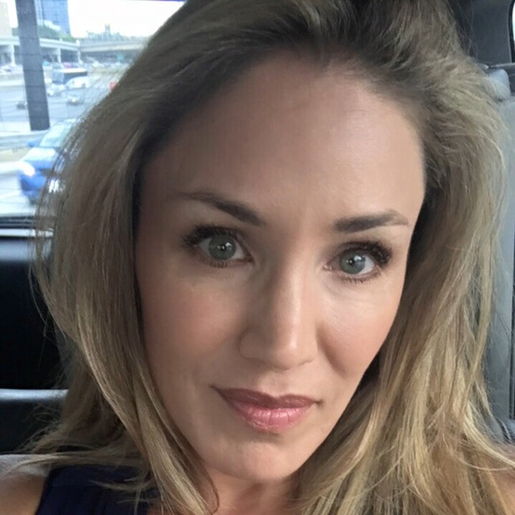 Profile Picture of Renee Passinault (@renpass71) on Poshmark