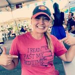 Profile Picture of Stephanie Loux (@stephanielovesbooks) on Instagram