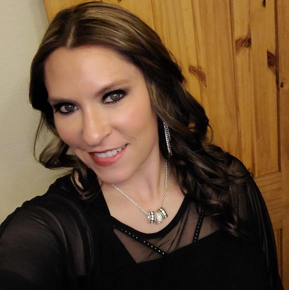 Profile Picture of Stephanie Tippie (@stippie33) on Poshmark