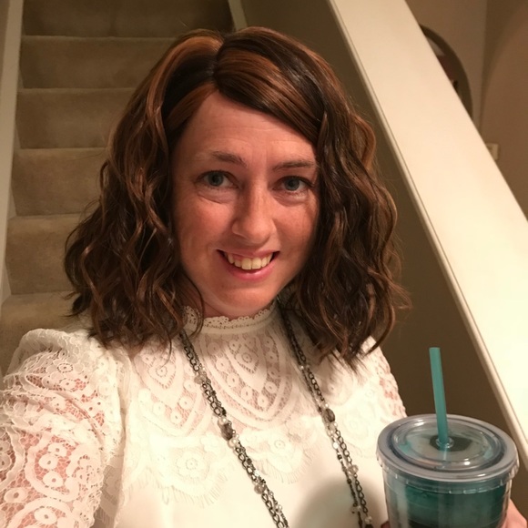 Profile Picture of Savannah Stewart (@ssolitayre) on Poshmark