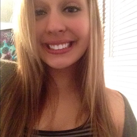 Profile Picture of Kristen Mendolera (@kmendo5) on Poshmark