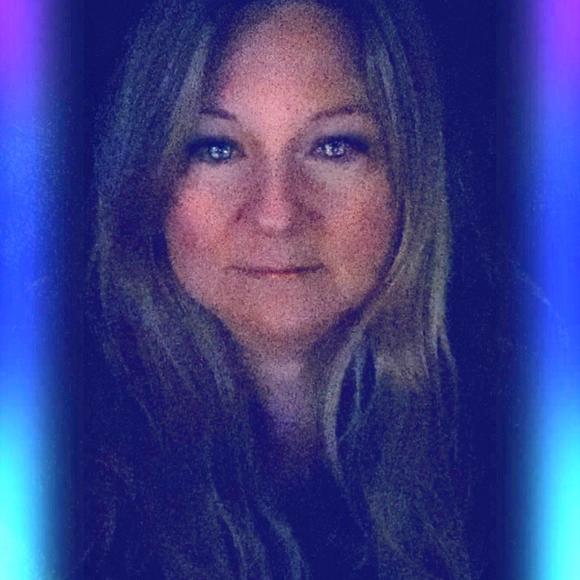 Profile Picture of Robin Dowdy (@robina1975) on Poshmark