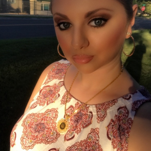 Profile Picture of Tarren P (@tarrentella) on Poshmark