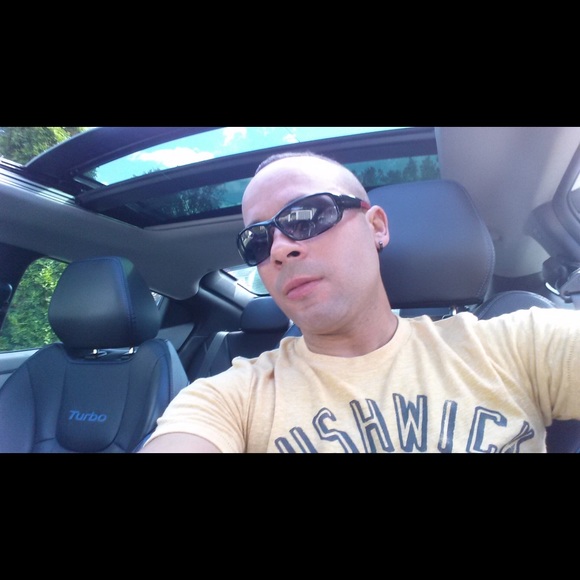 Profile Picture of Luis Rey (@lenny1212x) on Poshmark