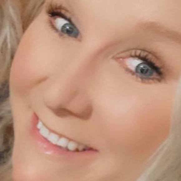 Crystal Lohof - Poshmark Profile Picture of Crystal Lohof (@crystallohof) on Poshmark