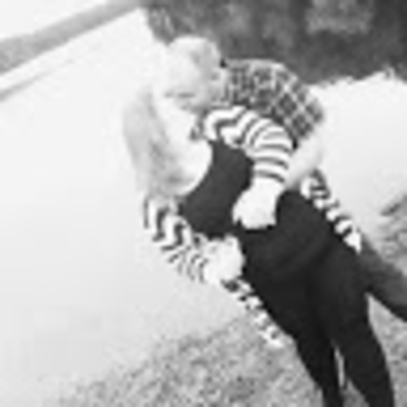 Profile Picture of Danielle Collier (@drcgirlmom) on Poshmark