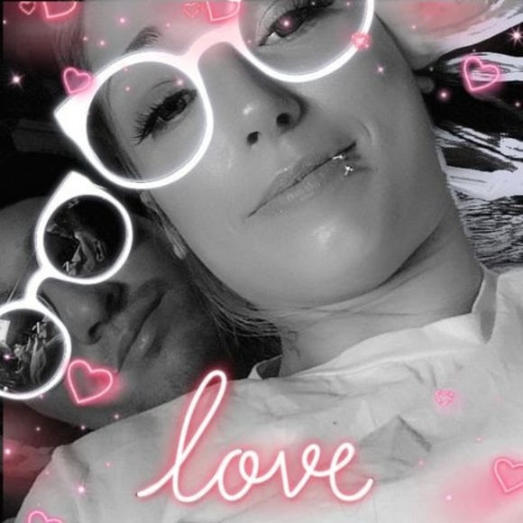 Profile Picture of Ashley Redthunder (@aredthunder) on Poshmark