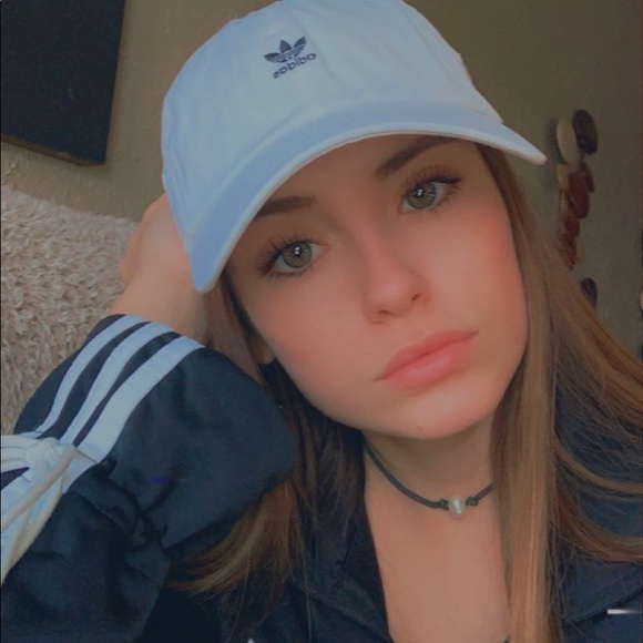 Profile Picture of Aaliyah Manolovits (@aaliyahm216) on Poshmark