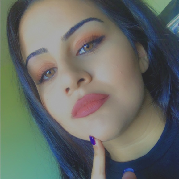 Profile Picture of Jana Derbas (@janaderbas) on Poshmark