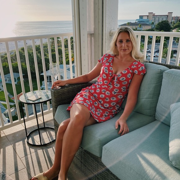 Profile Picture of Lucy Stella (@lucystella) on Poshmark