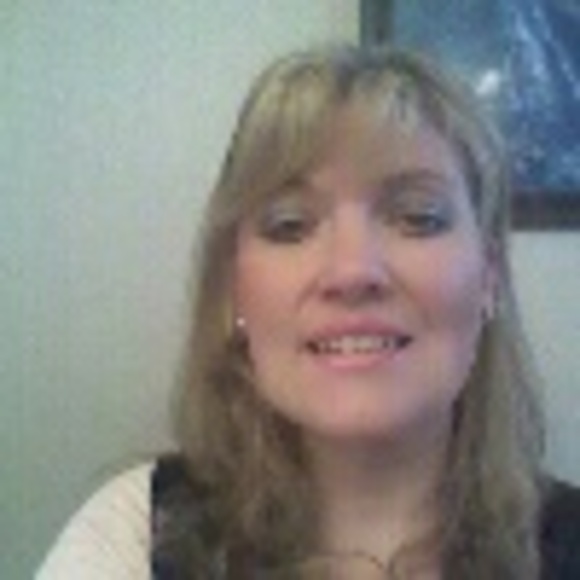 Profile Picture of Emily Kuntz (@emmy1979) on Poshmark