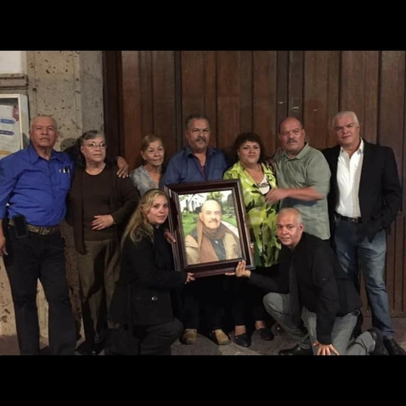 Profile Picture of Danny Flores (@dflors) on Poshmark