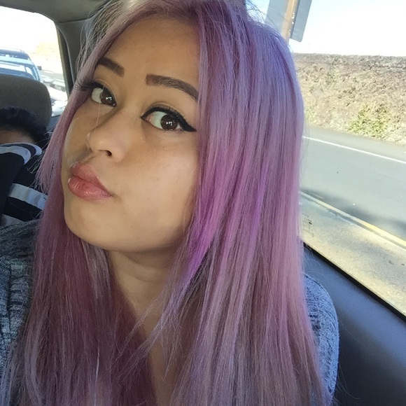 Profile Picture of Angelia Chhing (@asc98) on Poshmark