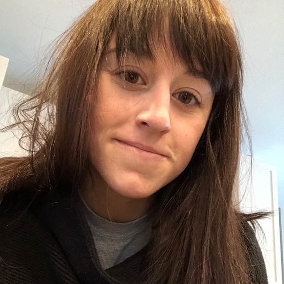 Profile Picture of Nicole Pietropola (@npietropola) on Poshmark