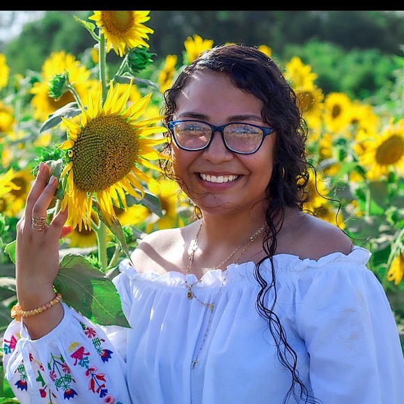 Profile Picture of Nayeli Garcia (@nayeli_411g) on Poshmark