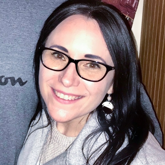 Profile Picture of Sherry Pace (@shurples) on Poshmark